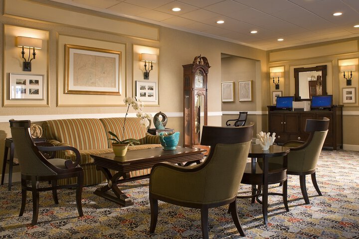 Newport Beach Hotel & Suites