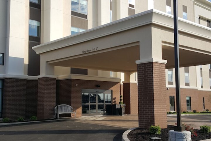 Hampton Inn & Suites Syracuse North Airport Area