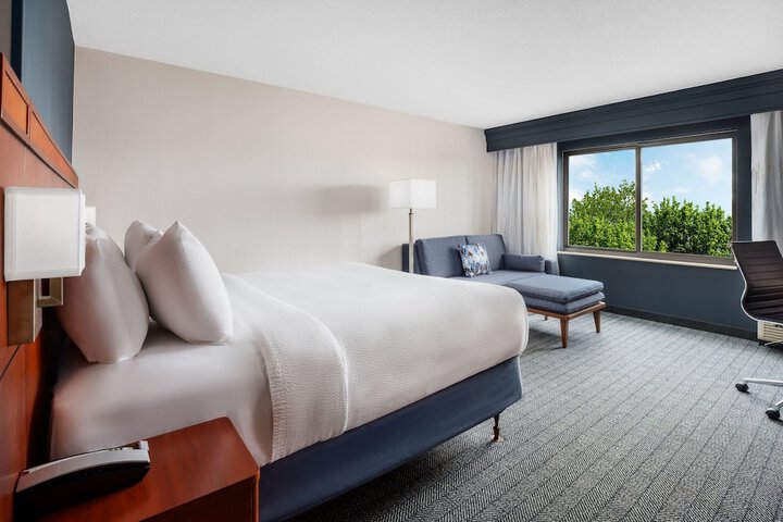 Courtyard by Marriott Manchester - Boston Regional Airport