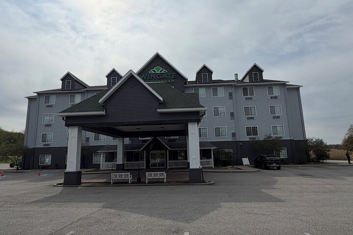 Wingate Suites by Wyndham Youngstown - Austintown