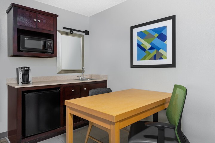 Room 12 of 54