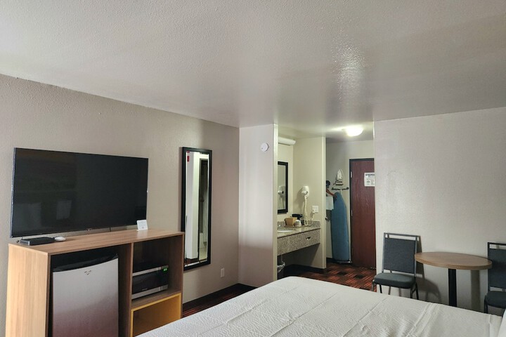 Room 14 of 42