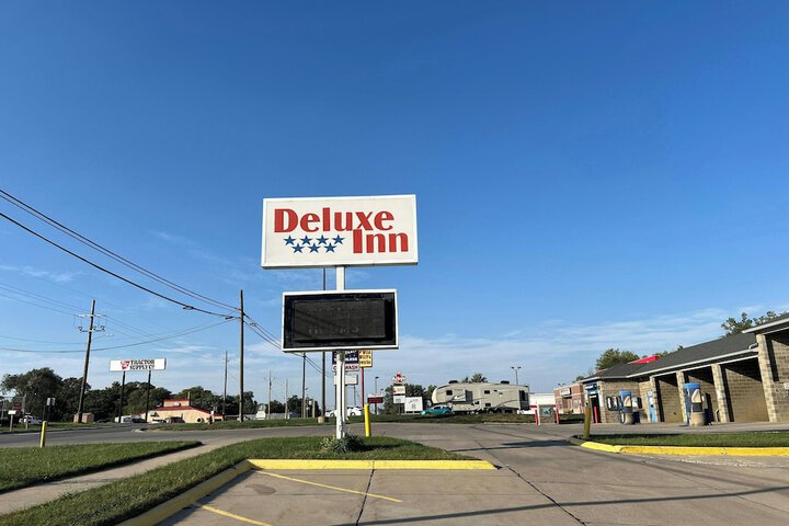 Deluxe Inn
