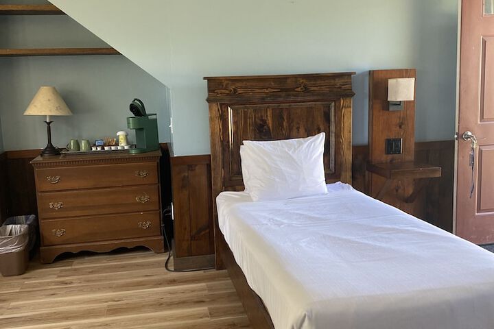 Room 83 of 294