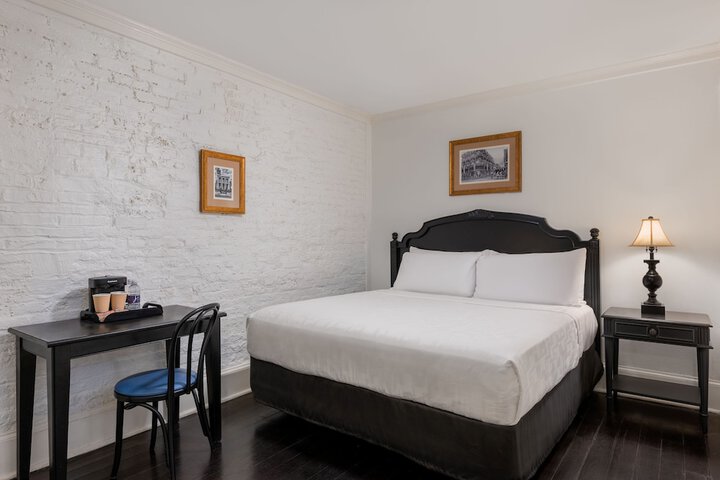 Room 17 of 23