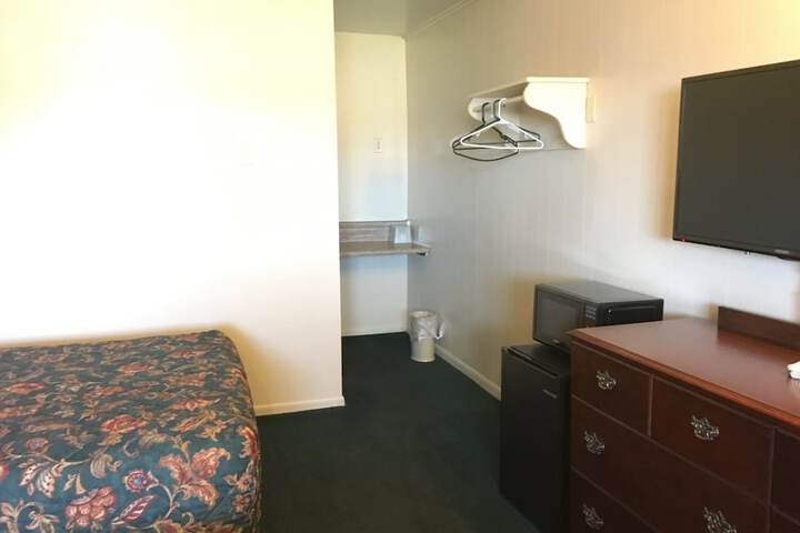 Room 7 of 18