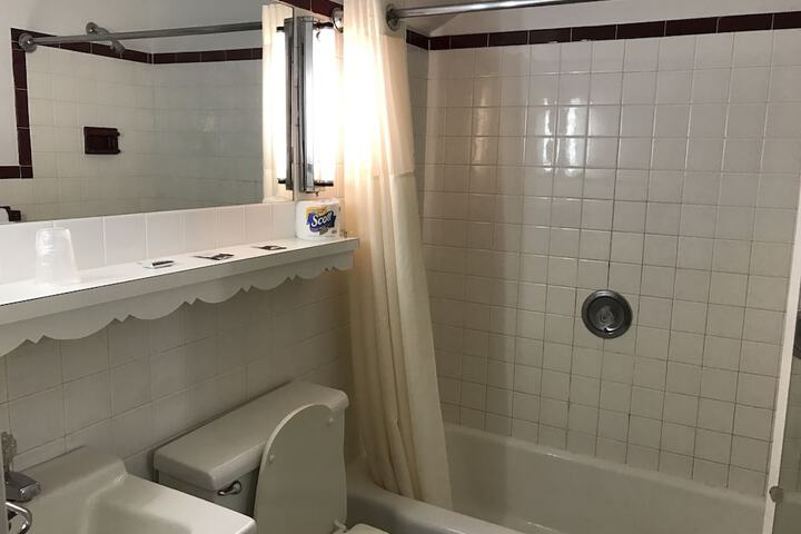 Room 33 of 111
