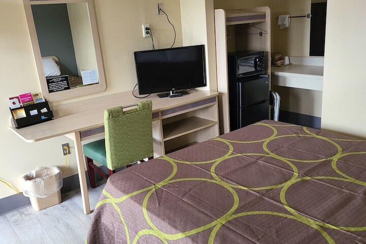 Room 35 of 46