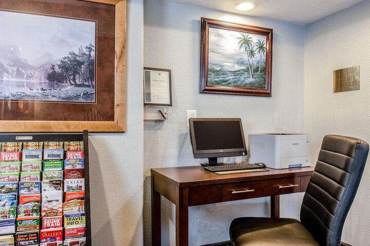 Clarion Hotel by Humboldt Bay