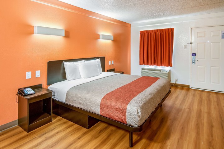 Room 17 of 30