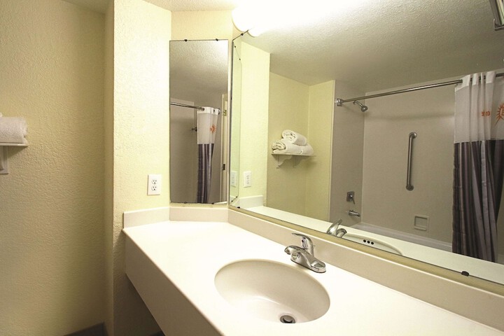 Room 9 of 24