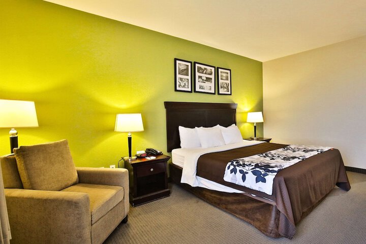 Room 44 of 103