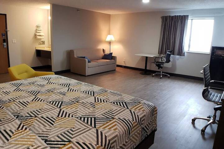 Motel 6 Kewanee IL