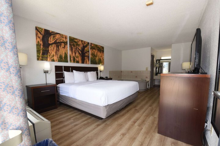 Days Inn by Wyndham Stuart