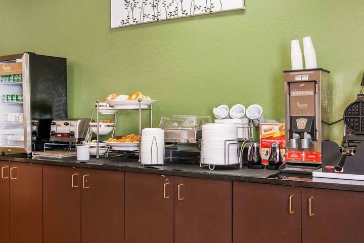 Breakfast/Coffee Service 27 of 31