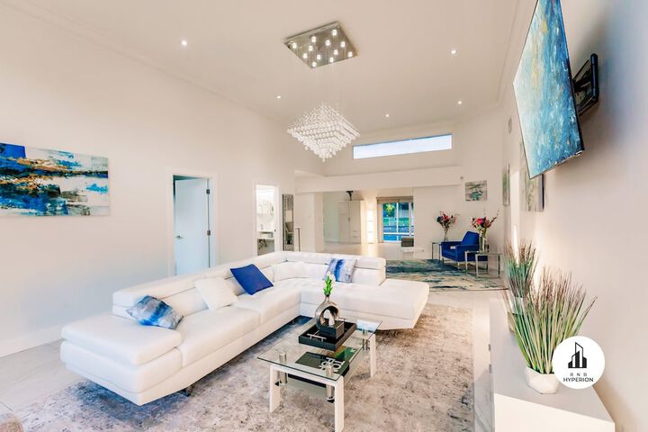Stylish Aventura Home With Pool on Intercostal