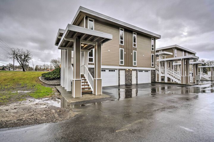 Luxurious Tacoma Retreat w / Quartz Countertops!