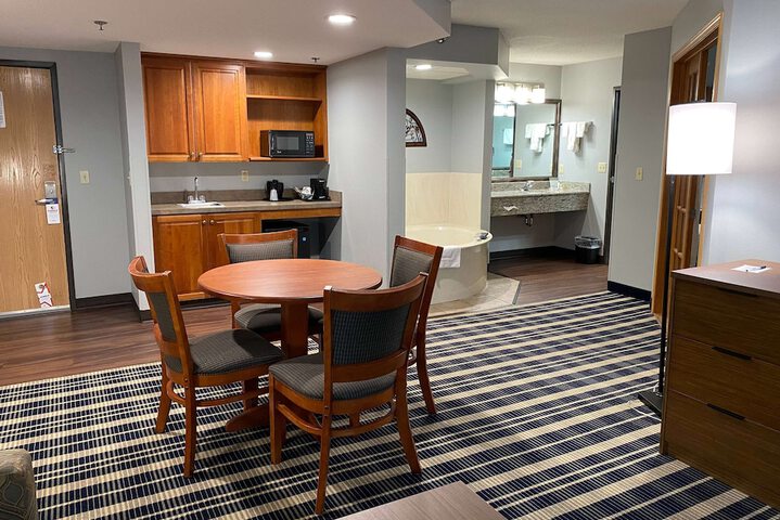 Room 33 of 49