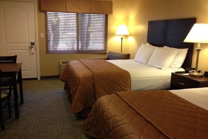 Room 11 of 30