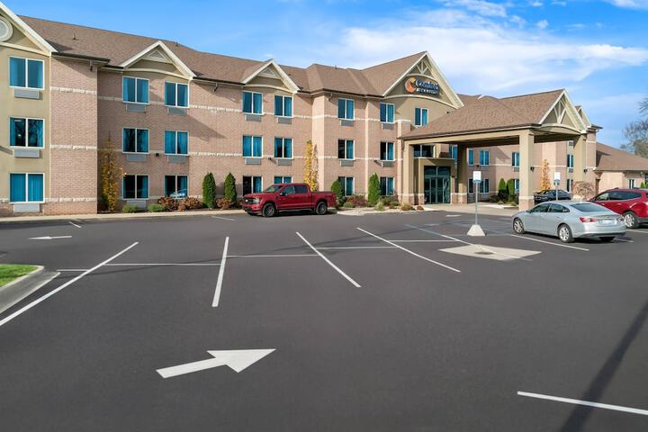 Comfort Inn & Suites Taylor - Detroit