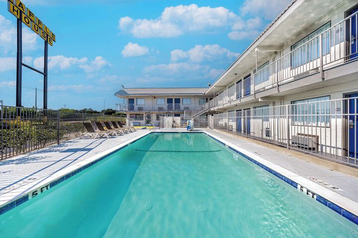 Pool 4 of 24