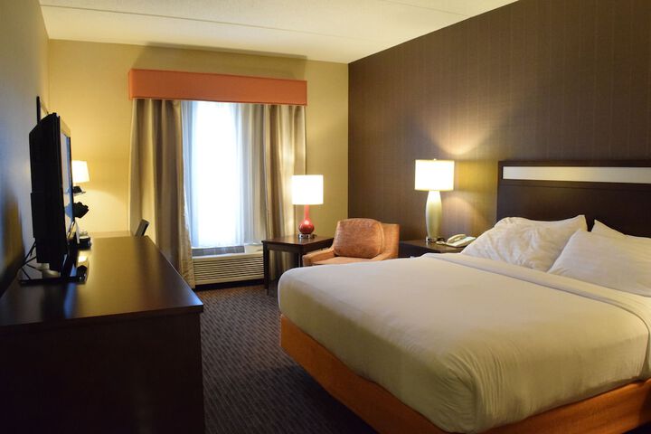 Holiday Inn Express Hotel & Suites Watertown-Thousand Island by IHG