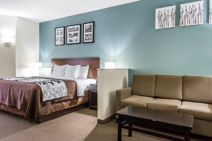 Room 22 of 38