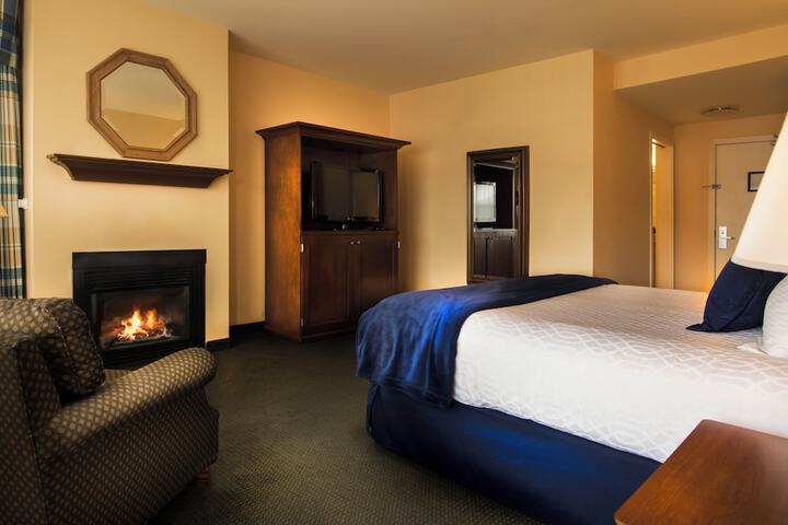 Room 32 of 74