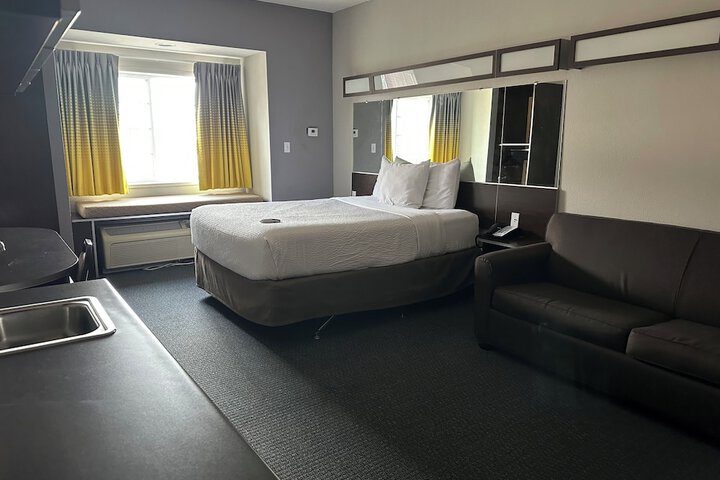 Microtel Inn & Suites by Wyndham Quincy Downtown / River Area