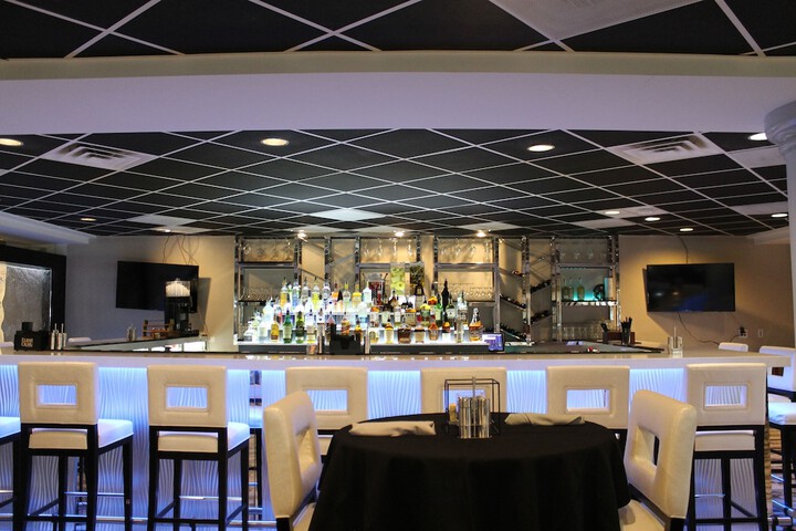 Lounge 49 of 52