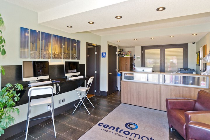 Business Center 40 of 45