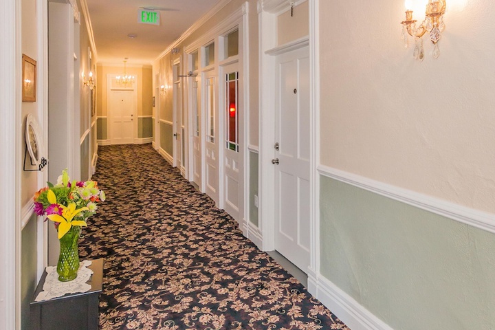 Ballroom/Hall 87 of 93