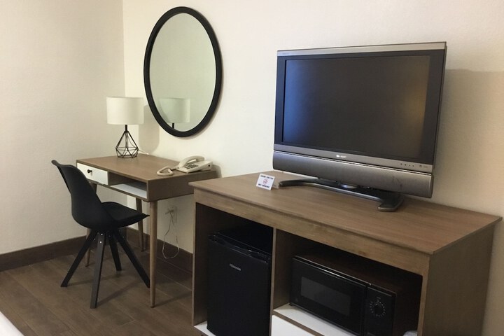 Room 10 of 24