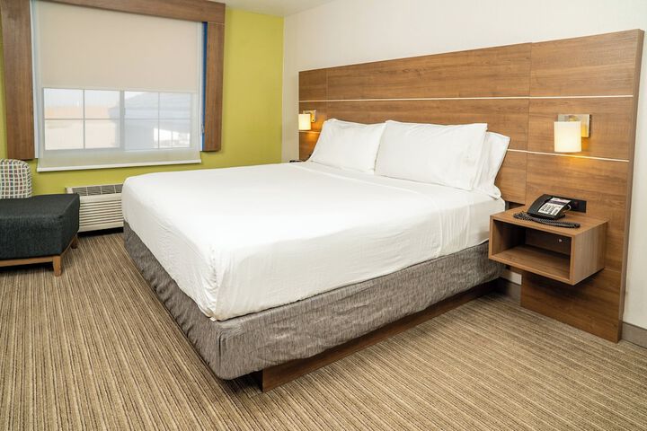 Holiday Inn Express Hotel & Suites Hesperia by IHG