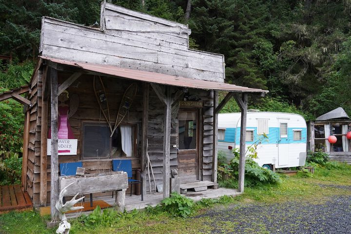 Nauti Otter Inn and Yurt Village