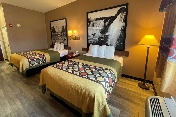 Room 8 of 27