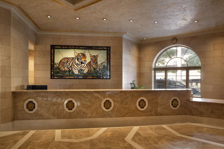 The Davenport Tower Autograph Collection
