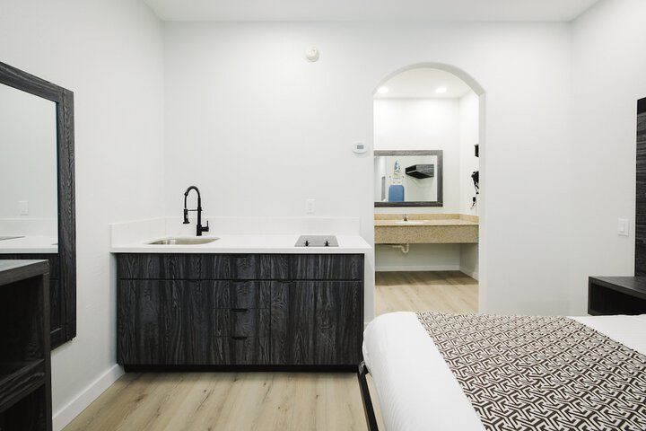 Sapphire Inn and Suites