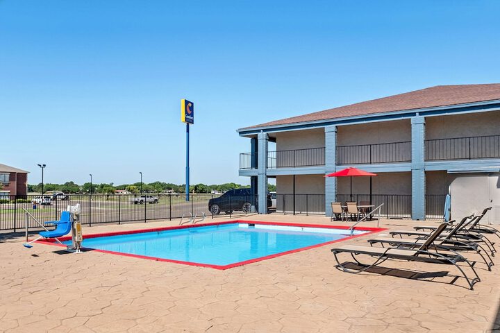 Quality Inn Plainview