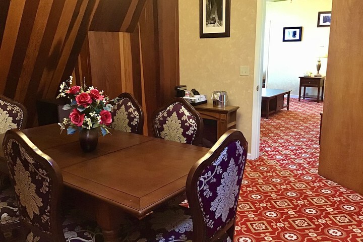 Room 13 of 76