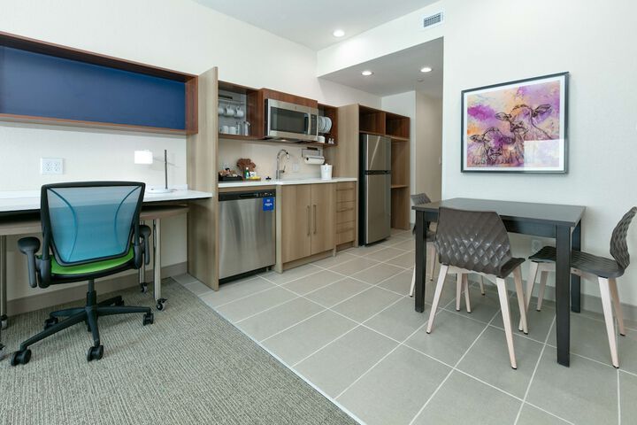 Room 21 of 32
