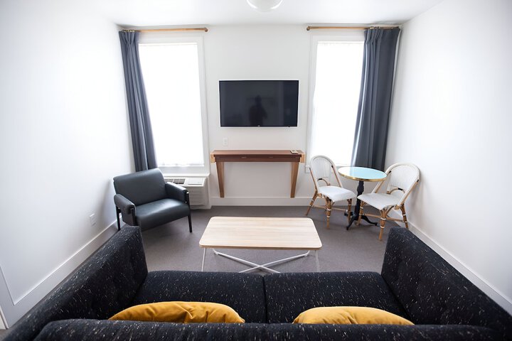 Room 43 of 86