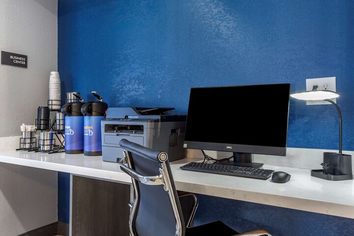 Business Center 25 of 25