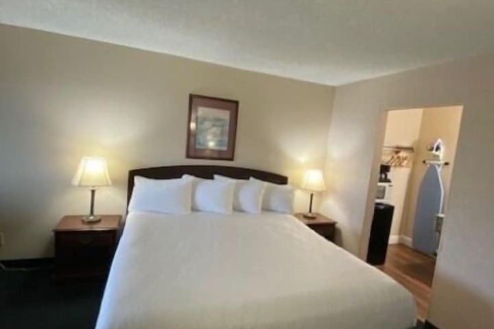 Room 18 of 27