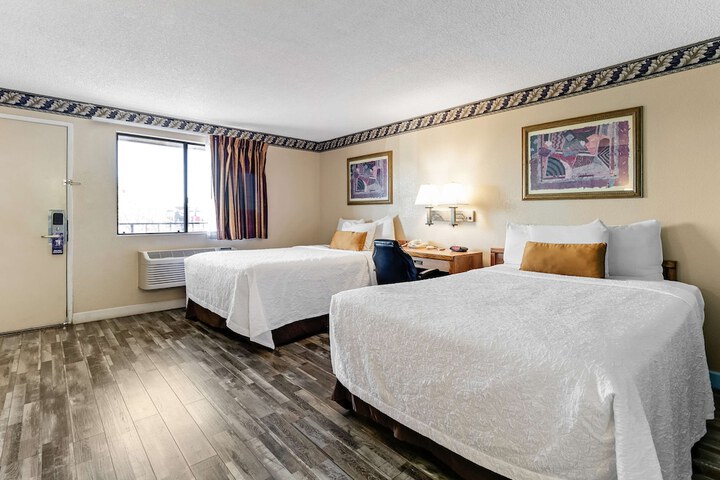 Room 16 of 28