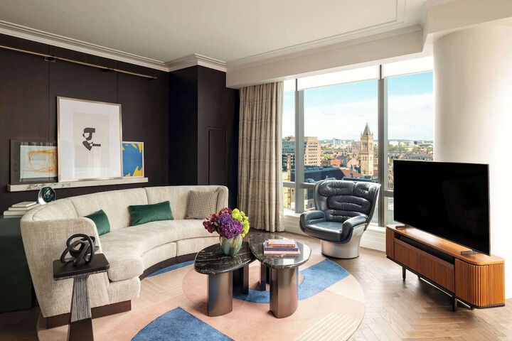 Room 42 of 101