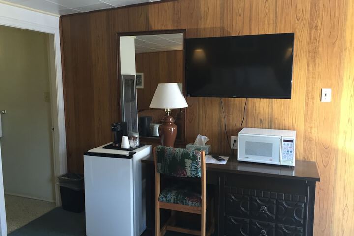 Room 11 of 16