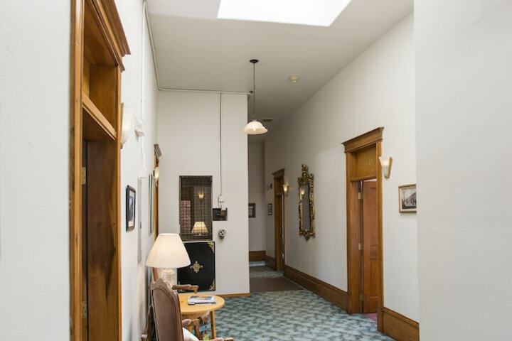 Ballroom/Hall 106 of 110