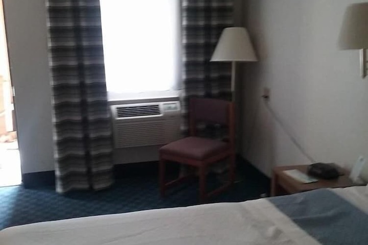 Room 13 of 18