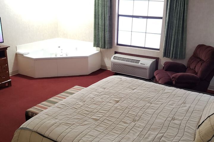 Room 33 of 46